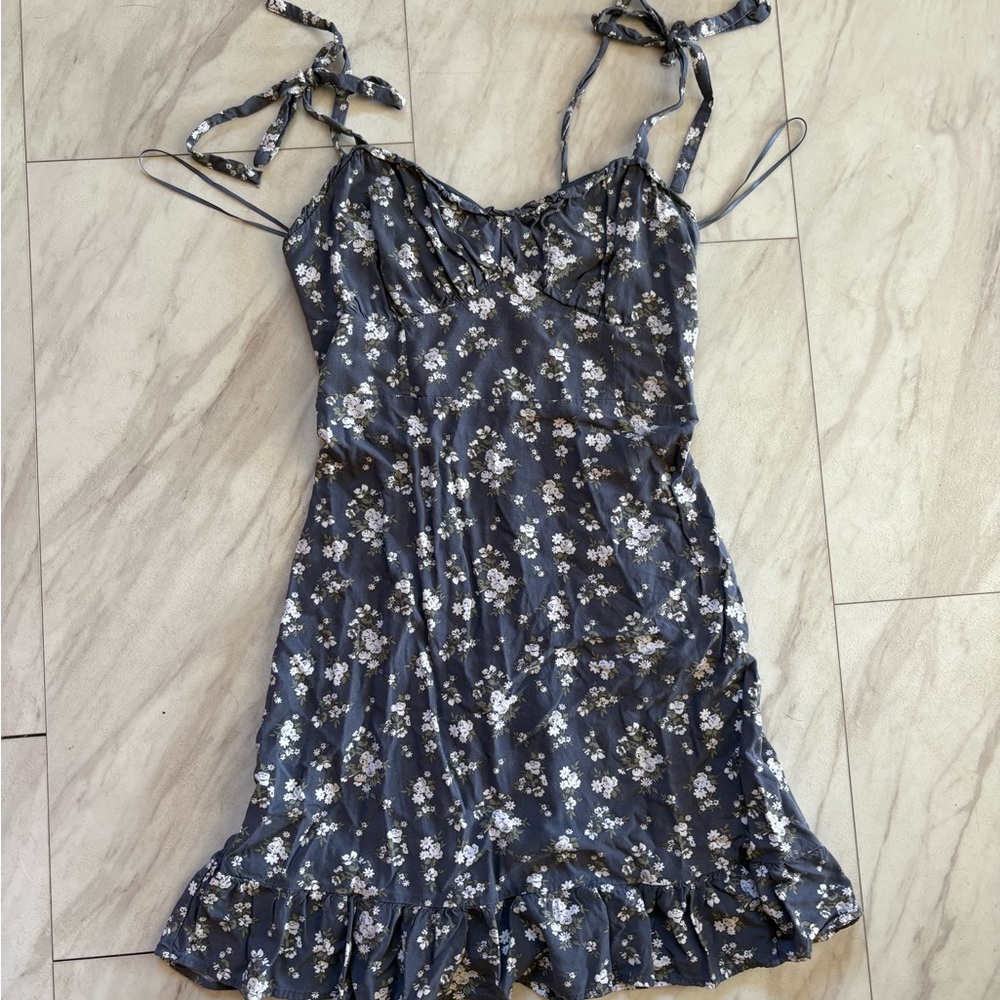 Hollister navy and white floral flowy dress
size small